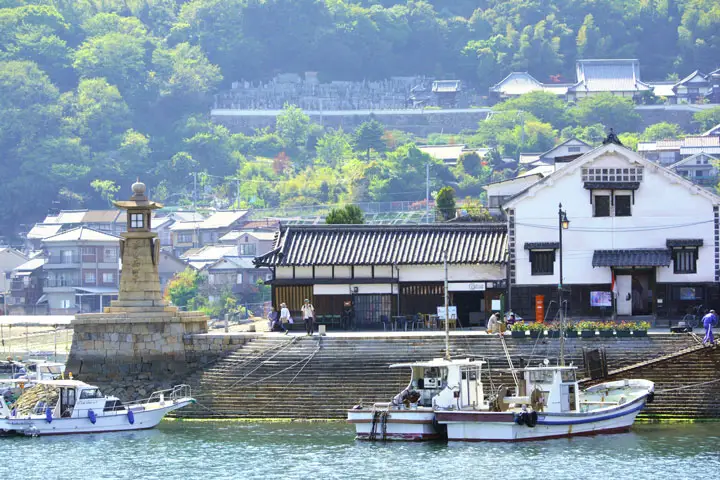 Nostalgic Port Towns by the Sea