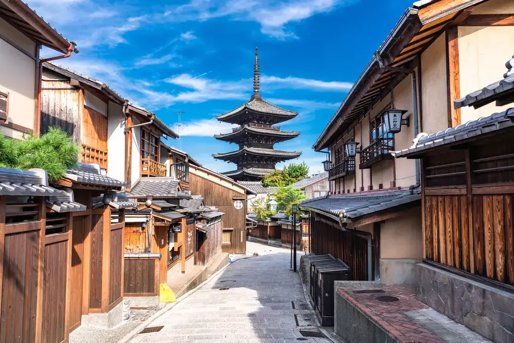 Stroll the Historic Streets of Gion and Higashiyama